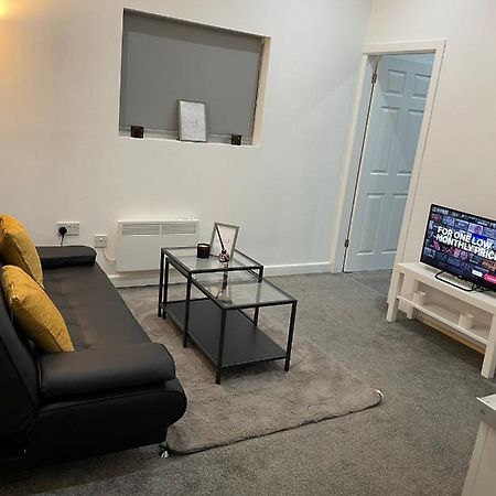 Apartment In Bham City Centre Free Parking Sleeps 3 Birmingham Bagian luar foto
